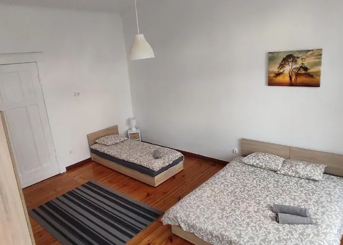 Lilia House فندق